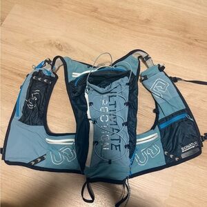 Ultimate Direction Running Vest. Adventure Vest Signature  Series